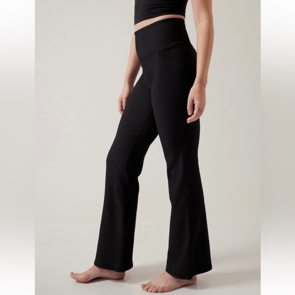 #291. Athleta Salutation Stash Rib Flare